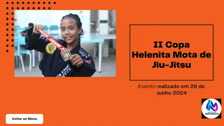 Aluna exibindo a medalha conquistada na II Copa
