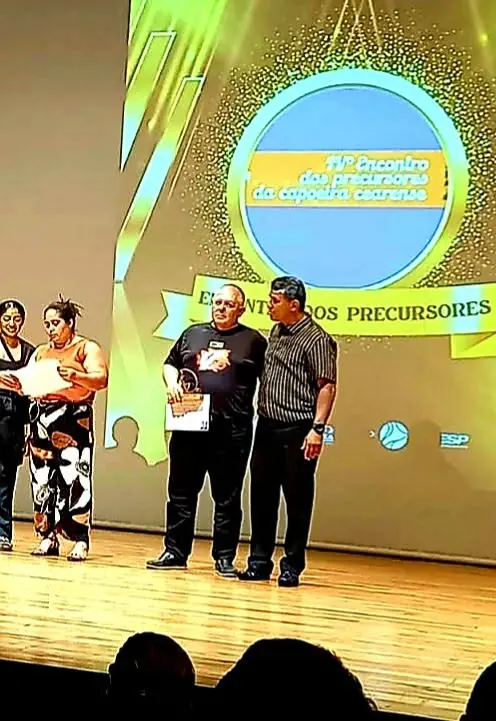 Entrega da premiação de melhor evento cultural no palco